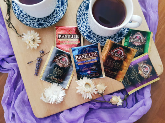 Trà dâu và kiwi hiệu Basilur - hộp 50g/25 túi lọc 2 tra basilur