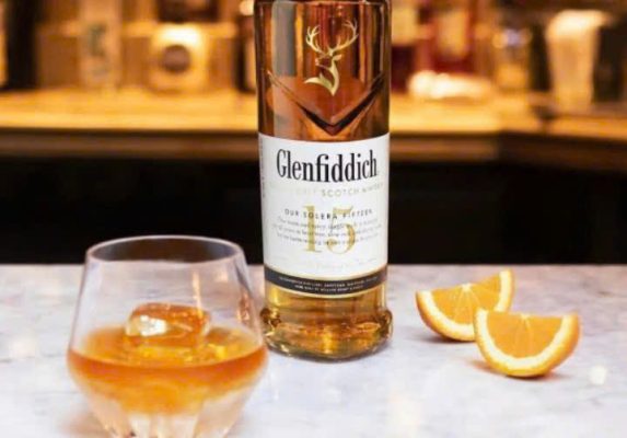 Rượu Whisky Glenfiddich 15 Năm - Hộp Quà 2 Thuong thuc Glenfiddich 15 hop qua