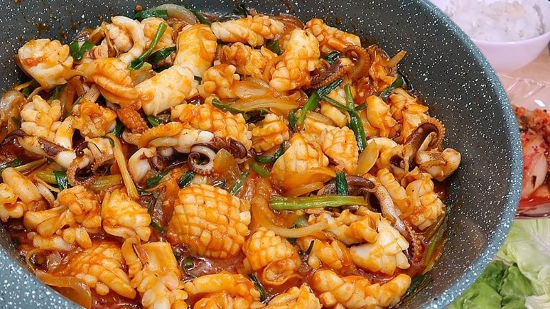 Bí quyết khử mùi tanh và tẩm ướp hải sản hoàn hảo với bột tỏi 1 cach lam muc xao sa te 1