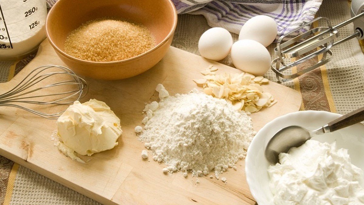 Cỏ Xạ Hương Khô Nghiền Trong Làm Bánh Và Bơ Thảo Mộc 1 lam banh 1