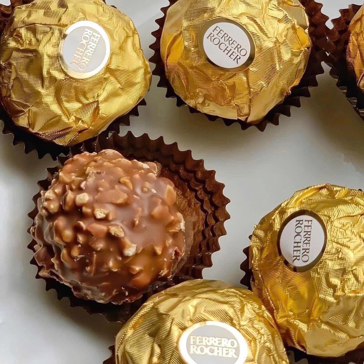Socola kem hạt dẻ Ferrero Rocher hộp quà thắt nơ 225g 2 599924544 1273930708100408 44369828960377762 n