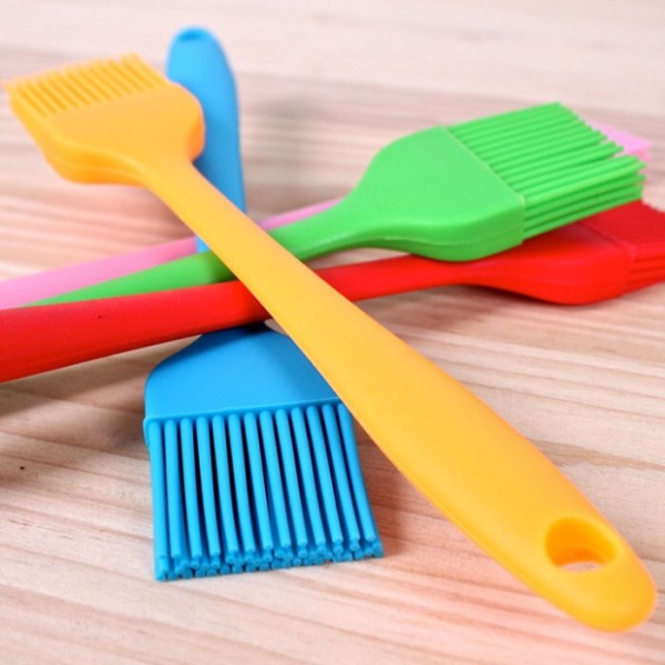 Chổi quét Silicon đúc 21cm nhiều màu (màu ngẫu nhiên)