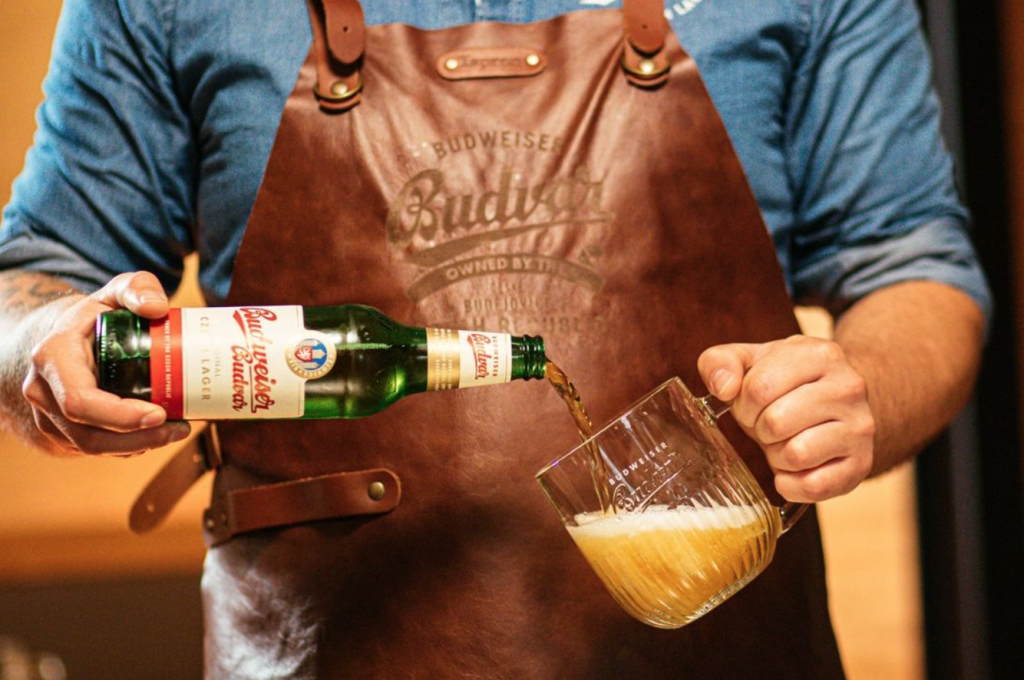 Bia Budweiser Budvar - Một hương vị truyền thống từ kỷ nguyên xa xưa 2 Anh chup Man hinh 2023 06 01 luc 23.36.02 large