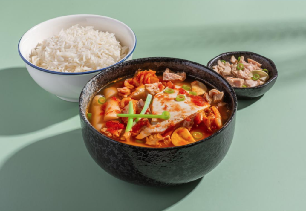 Cách làm canh kim chi cá ngừ Hàn Quốc thơm ngon và đơn giản 3 Canh kim chi cá ngừ ăn với cơm nóng