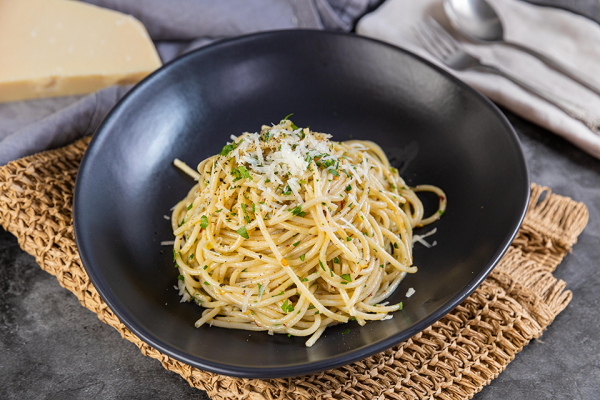 GCBC16 EP48 SpaghettiAglioeOlio 1L0A7341 medium