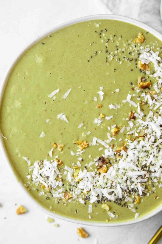 Cách làm sinh tố matcha chuối "siêu ngon khổng lồ"! 1 Matcha Banana Smoothie Bowls 2 765x1148 1 large