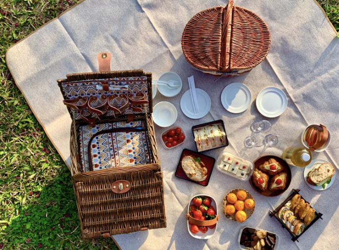 Cẩm nang đi picnic mùa hè – Những điều bạn cần biết để có một chuyến đi thú vị 1 Screen Shot 2023 04 25 at 5.53.24 PM large