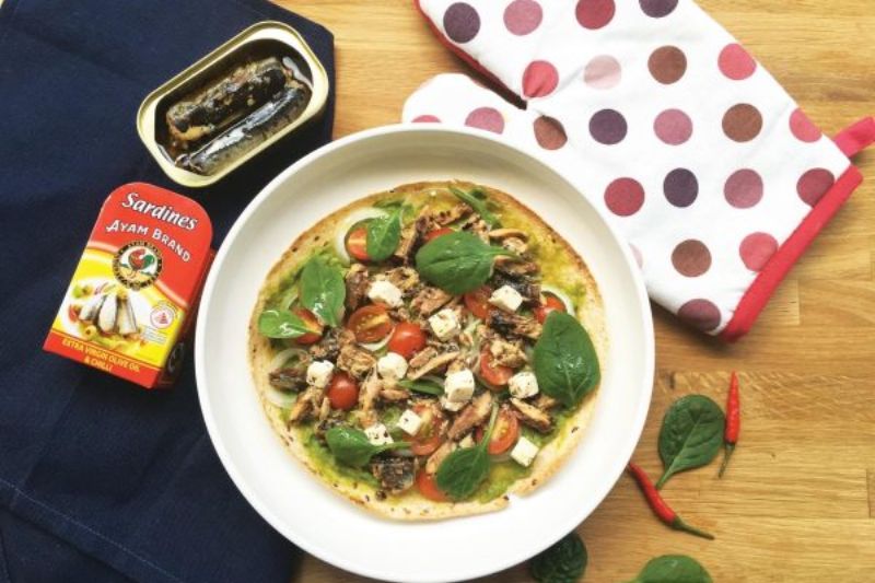 Cá trích ngâm ớt và dầu oliu hiệu Ayam Brand hộp 120g 8 Cá trích ngâm ớt và dầu oliu hiệu Ayam Brand hộp 120g