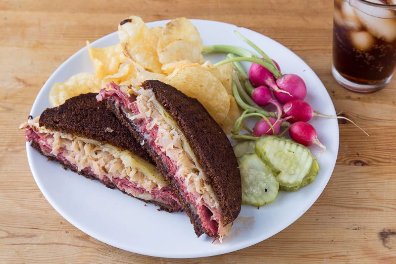 Cách làm Reuben Sandwich - Món ăn trứ danh đất Mỹ 4 Cách thưởng thức món ăn