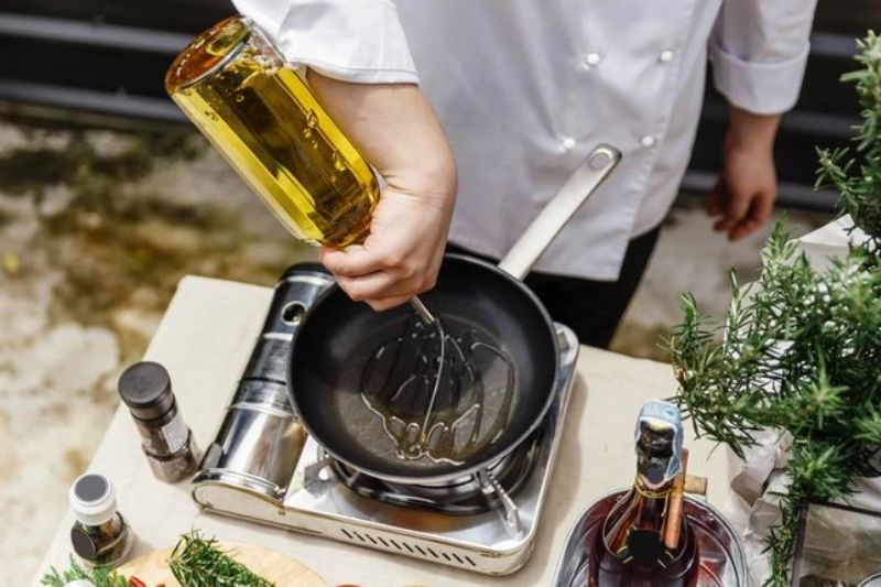 Dầu ô liu có chiên được không? Tìm hiểu ngay! 5 Dầu ô liu có chiên được không