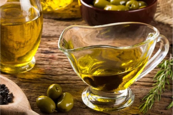 Giải đáp thắc mắc: Dầu ô liu làm món gì cho bé? 2 Dầu oliu