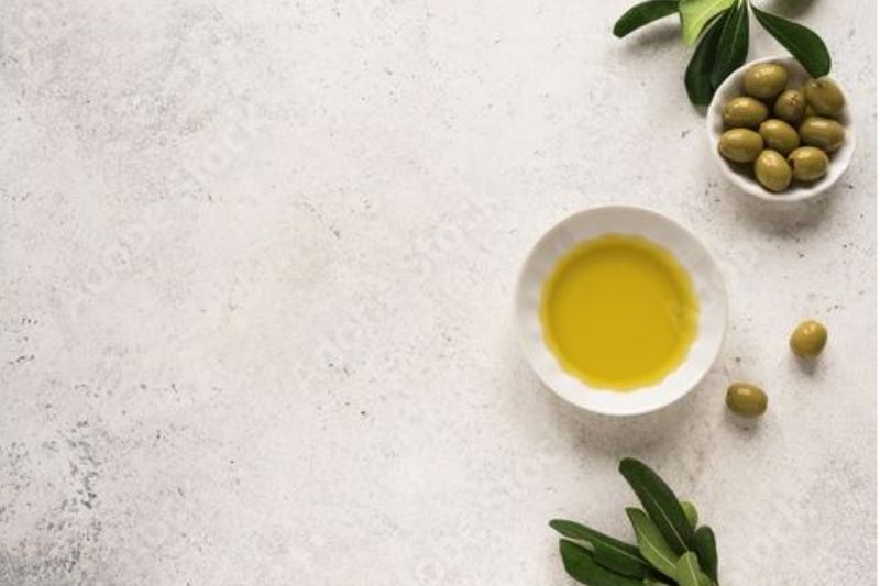 Dầu oliu dưỡng da tay - Bí quyết cho làn da mềm mại 1 Dầu oliu dưỡng da tay - Bí quyết cho làn da mềm mại