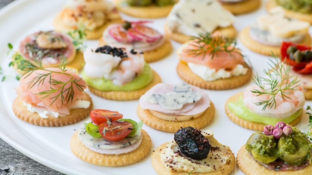 𝗙𝗜𝗡𝗚𝗘𝗥 𝗙𝗢𝗢𝗗 là gì? xu hướng Finger Food tại Việt Nam 3