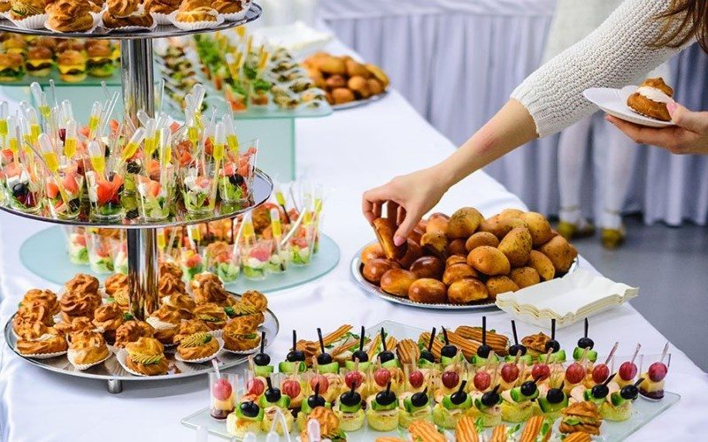 𝗙𝗜𝗡𝗚𝗘𝗥 𝗙𝗢𝗢𝗗 là gì? xu hướng Finger Food tại Việt Nam 2