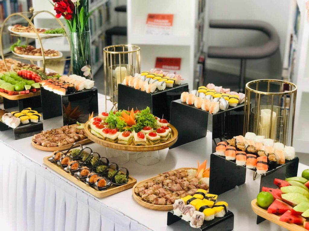 𝗙𝗜𝗡𝗚𝗘𝗥 𝗙𝗢𝗢𝗗 là gì? xu hướng Finger Food tại Việt Nam 1