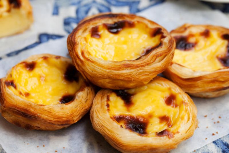 Khám Phá Pasteis de Nata – Bánh Custard Bồ Đào Nha Tuyệt Hảo 5 Thưởng thức Pasteis De Nata