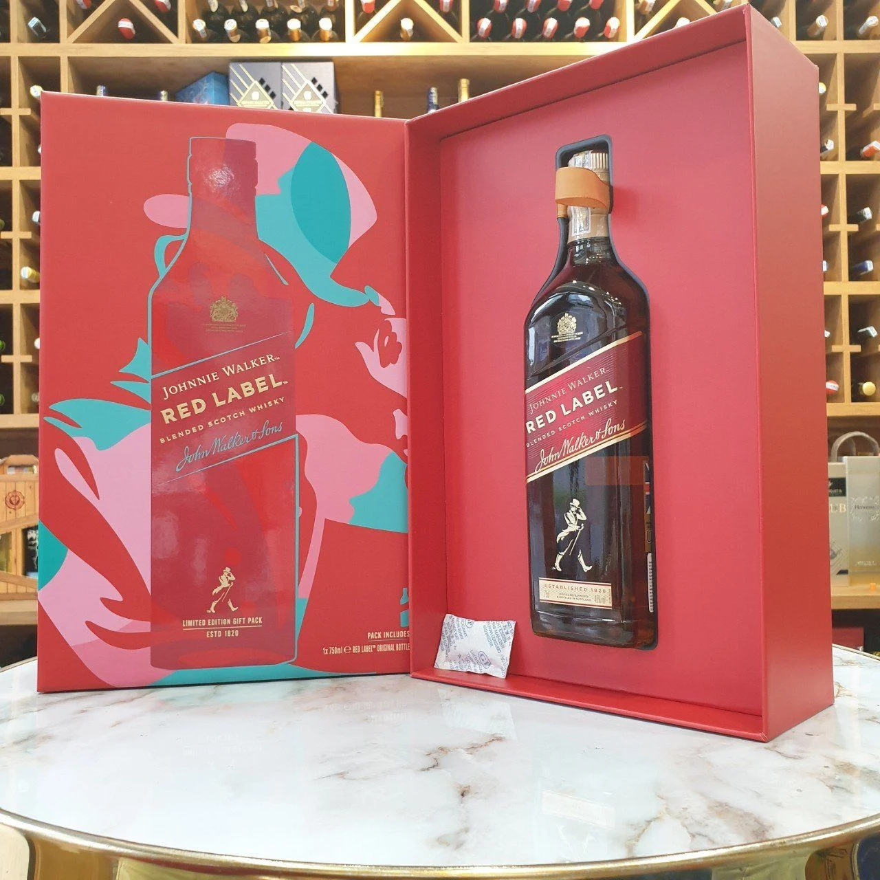 Rượu Whisky John Walker Đỏ 75cl - Hộp Quà 1 jw red f22 2 2f5977297d69469ca98d3551841a46dc fe6e4f9457fc41e984c0d34113cf35cb master