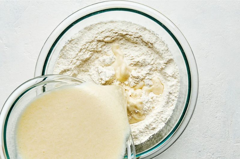 Cách Ăn Bánh Waffle Chuẩn Mỹ: Mẹo Nấu Đơn Giản 5 Trộn hỗn hợp bột khô và bột ướt