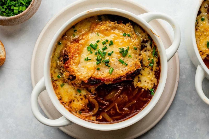 Làm món French Onion Soup hoàn hảo với bí quyết từ đầu bếp