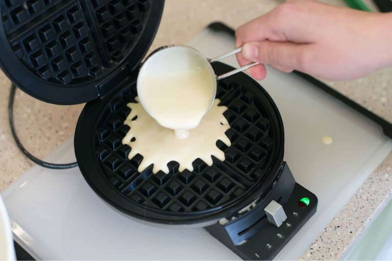 Cách Ăn Bánh Waffle Chuẩn Mỹ: Mẹo Nấu Đơn Giản 6 Nướng bánh waffle