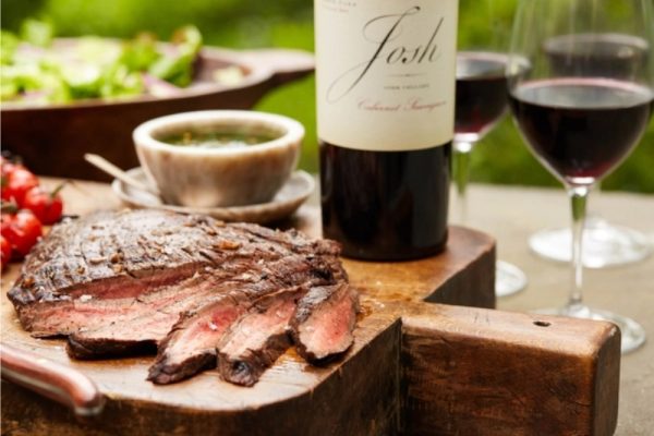 Cách làm Flank Steak chuẩn Âu ngay tại nhà 5 Sử dụng cùng rượu vang