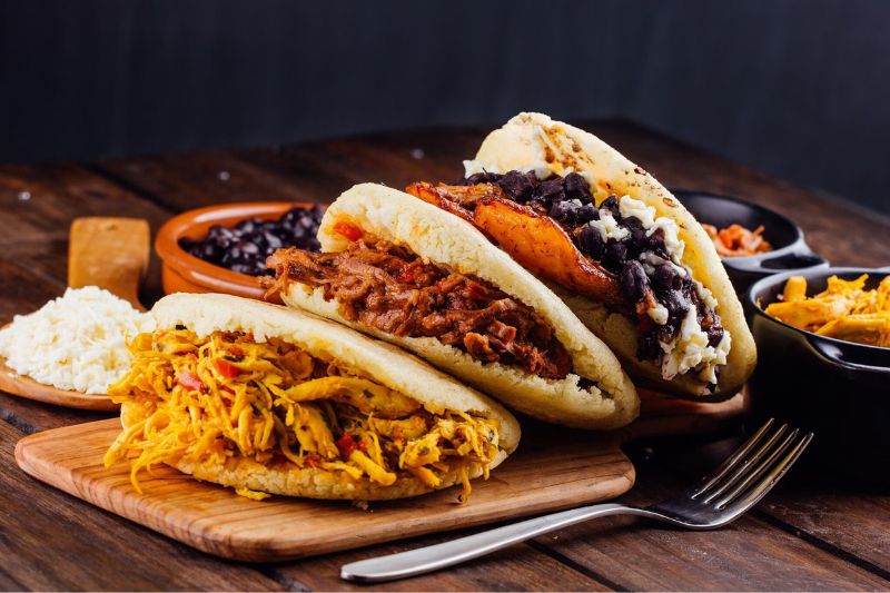 Công Thức Nấu Arepas Thơm Ngon Như Người Bản Địa 4 Thưởng thức Arepas