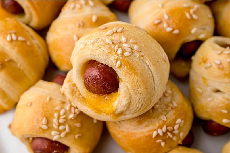 Thưởng thức món Pigs in a Blanket 