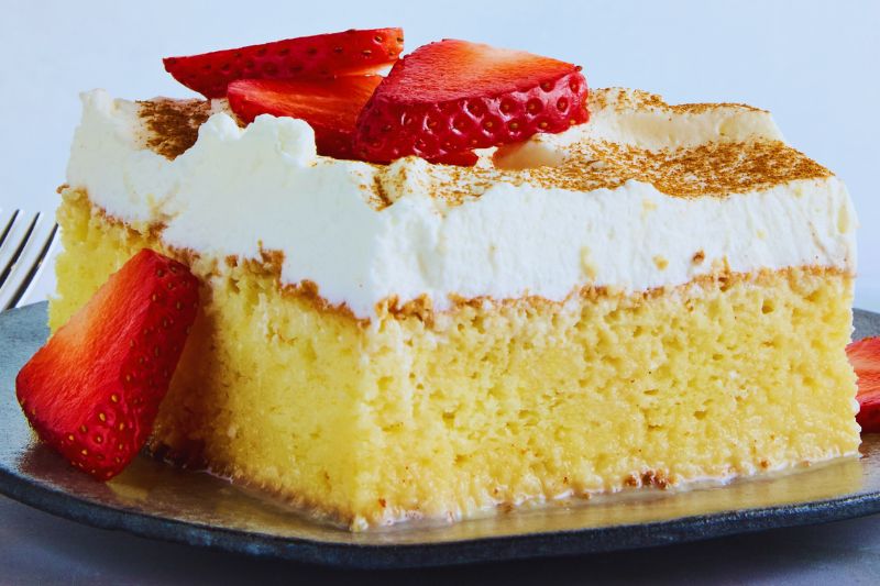 Công thức làm Tres Leches Cake chuẩn Mỹ Latinh 7 Kết cấu mềm ẩm của Tres Leches Cake
