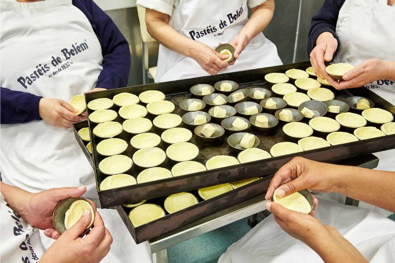 Khám Phá Pasteis de Nata – Bánh Custard Bồ Đào Nha Tuyệt Hảo 3 Làm vỏ bánh Pasteis De Nata