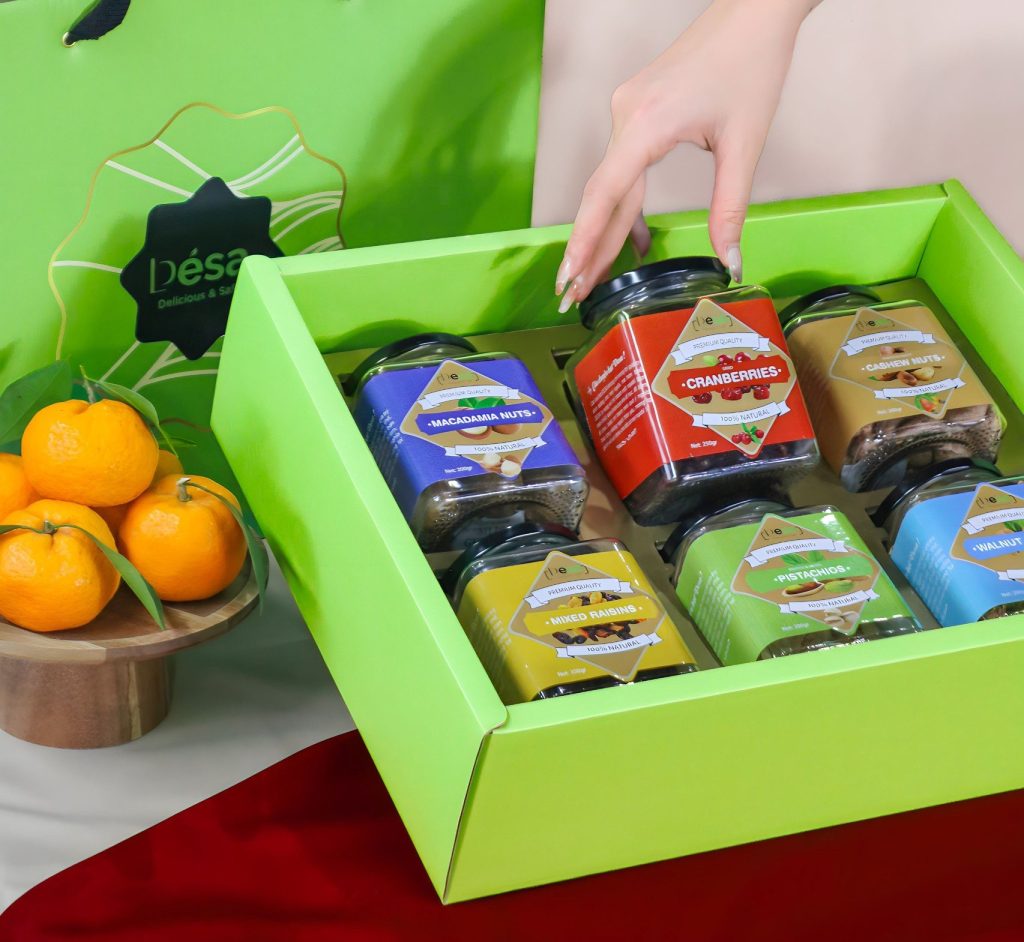 Xu hướng chọn hộp quà Tết hạt dinh dưỡng cho năm mới 5 z4968135459750 5c10a5bb4eade14c82bd269d8cd85bac e1702519955210