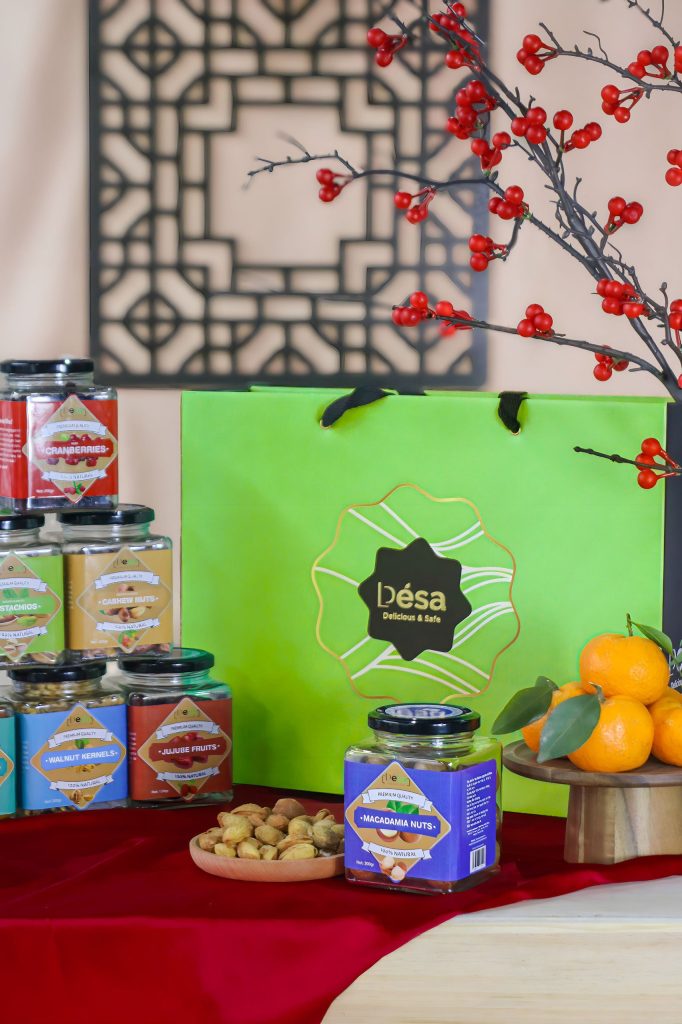 Xu hướng chọn hộp quà Tết hạt dinh dưỡng cho năm mới 2 z4968135570143 a7db340c1aa78436438ec4fdef581e1d large