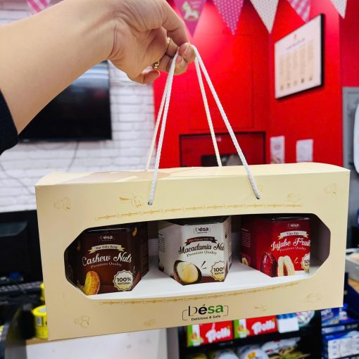 Hộp quà cao cấp Hoa quả sấy Desa tinh tế, sang trọng 4 z7450069327296 f5e89f1b4d6e3730ba176294465c347d