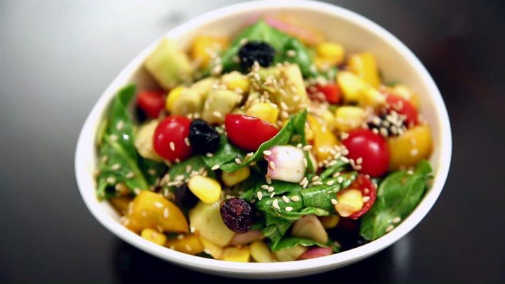salad rau bina voi dau ga