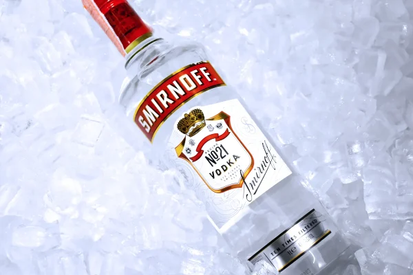 Vodka SMIRNOFF đỏ 40% - chai 70cl 8 smirnoff over ice
