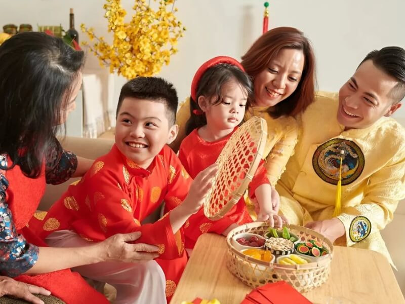 Nguồn gốc và ý nghĩa sâu sắc của văn hóa quà tết Nguyễn Đán 1 y nghia qua tet cho gia dinh